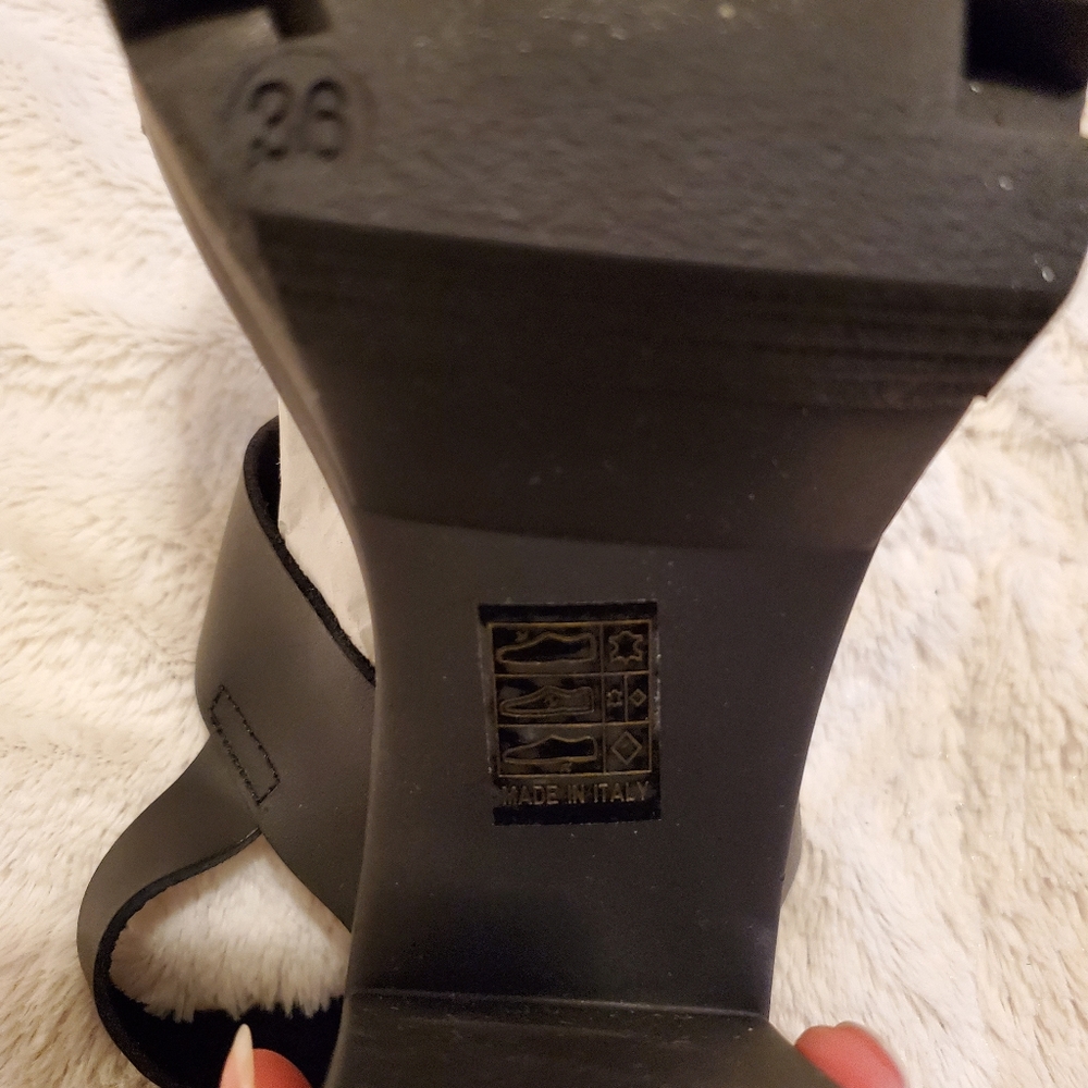 Platform Sandals - Picture 4 of 4